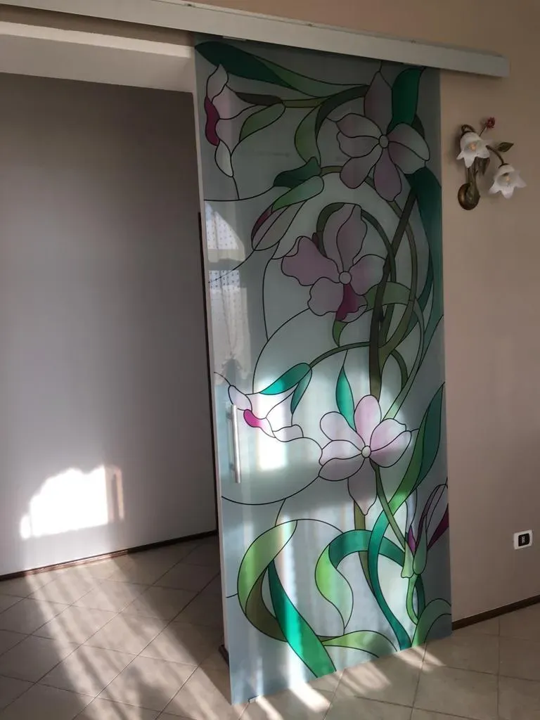 Porte interne in vetro, scorrevoli e a battente. Luce e design.