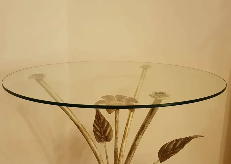 Piano tondo in vetro con base in ferro battuto