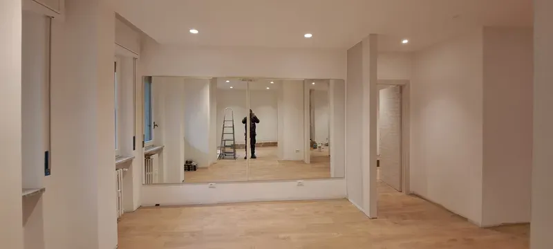 Specchi su misura per bagni, armadi e complementi d'arredo.