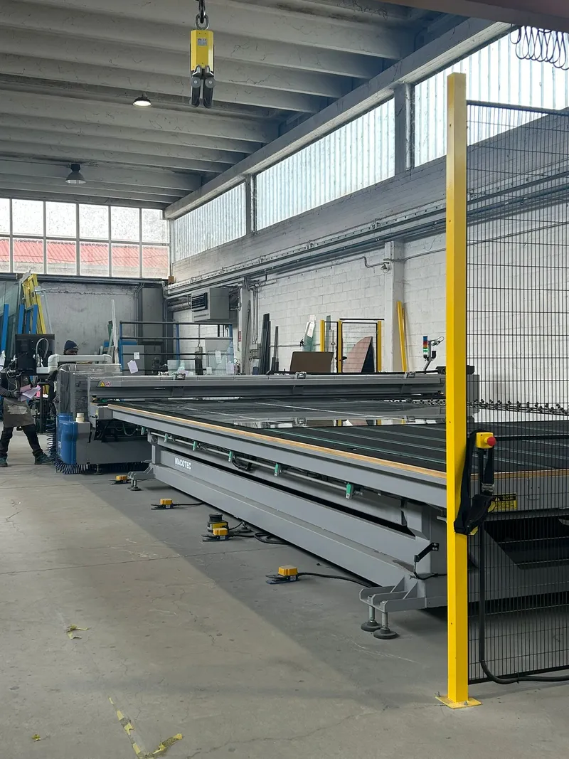Macchina da taglio automatica per lastre